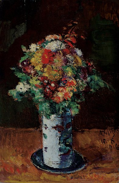 Blumenstrauß in Walzenkrug auf Teller