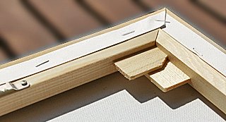 Von Hand auf Echtholz-Keilrahmen montiert